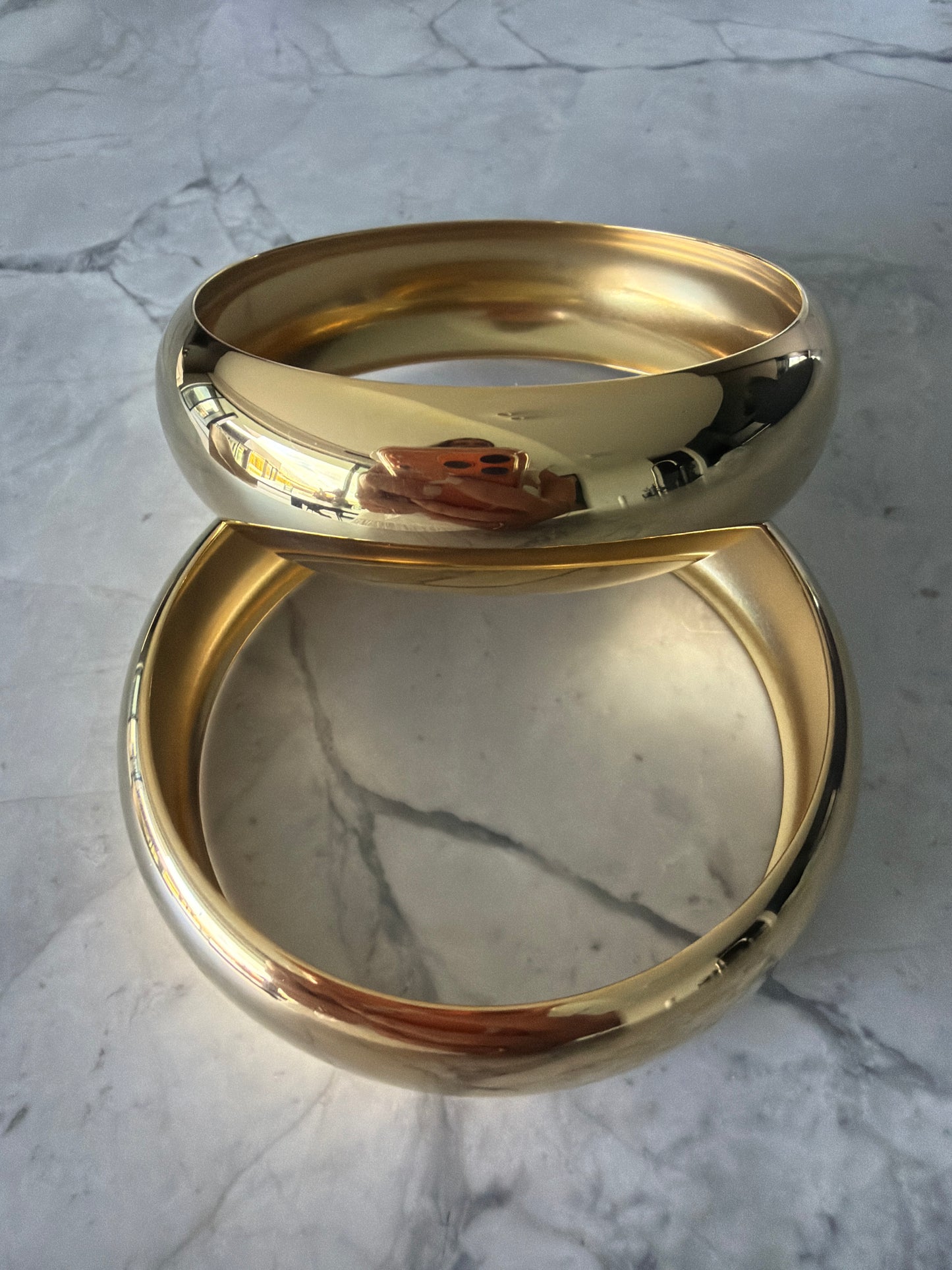 Arcina Statement Round Bangle Gold (set of 2)