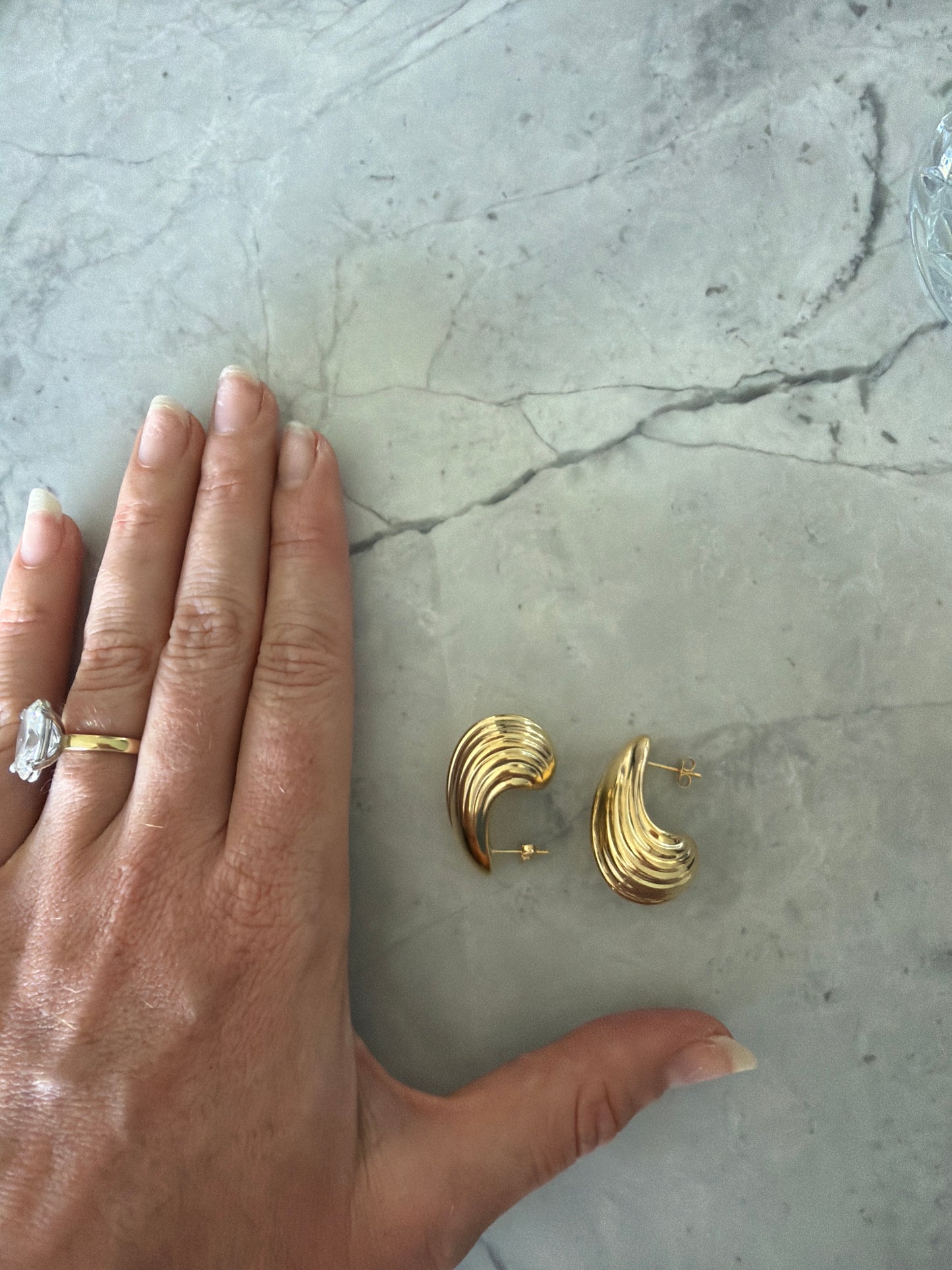 Amelia Ribbed Vintage Teardrop Statement Earrings – Lightweight MAFS SALE