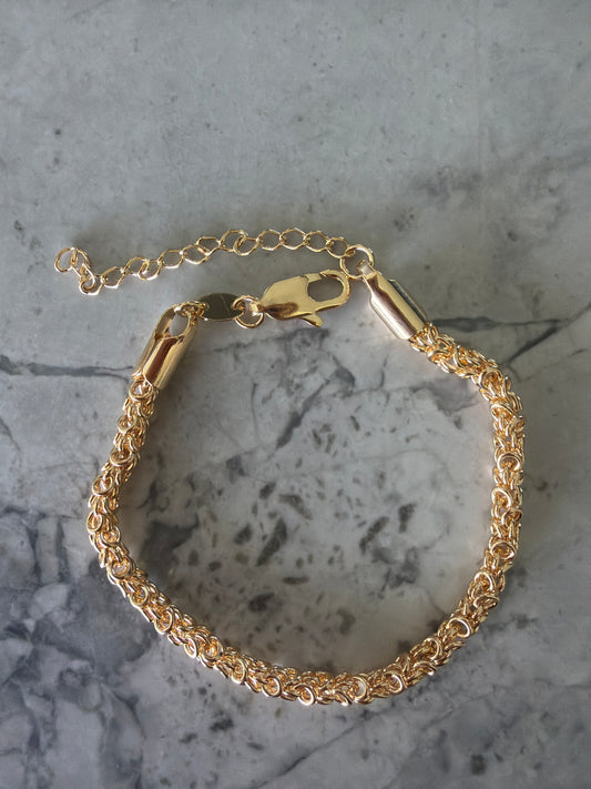 Knotted 18k Gold Filled Bracelet ✨