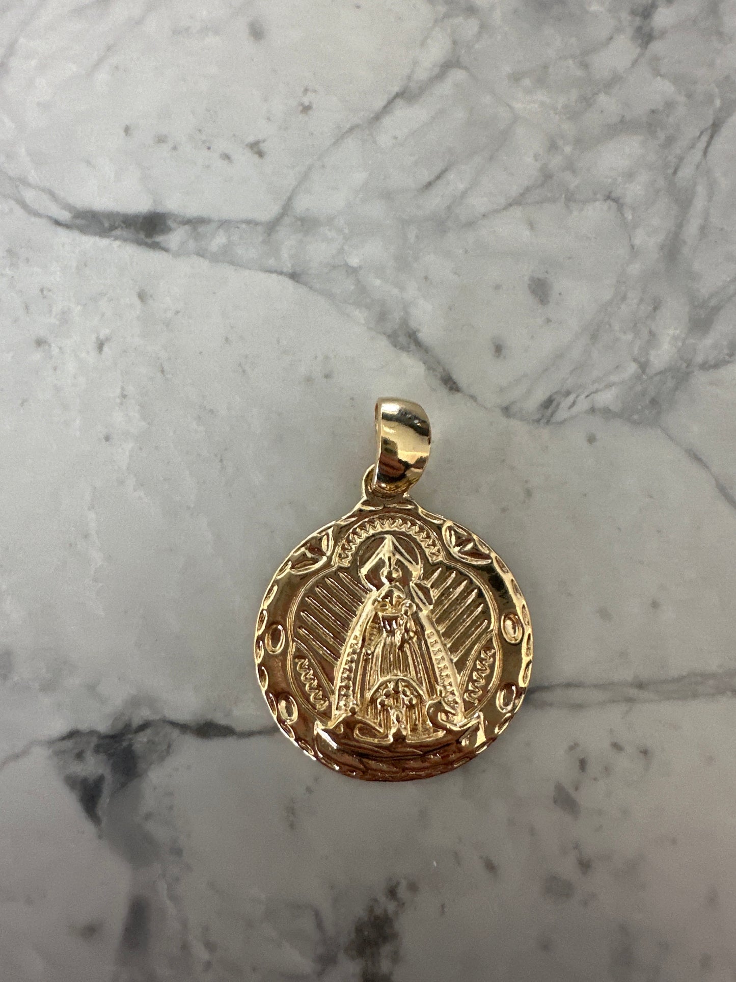 Pendant round coin
