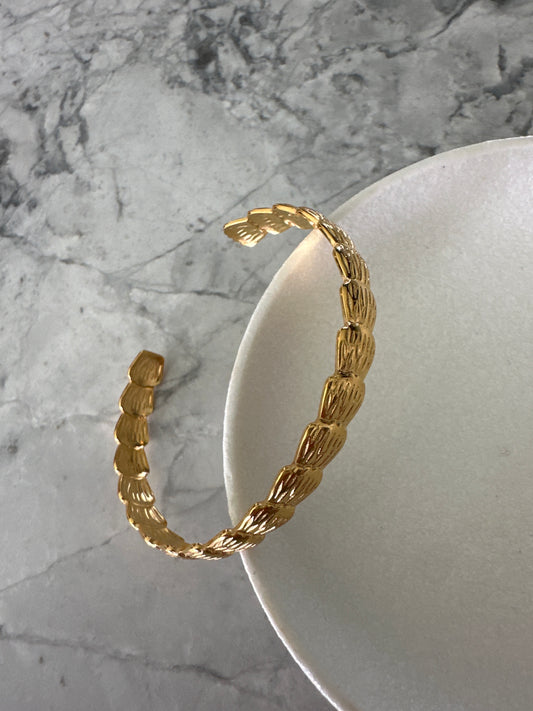 Shell Imprint Cuff Gold