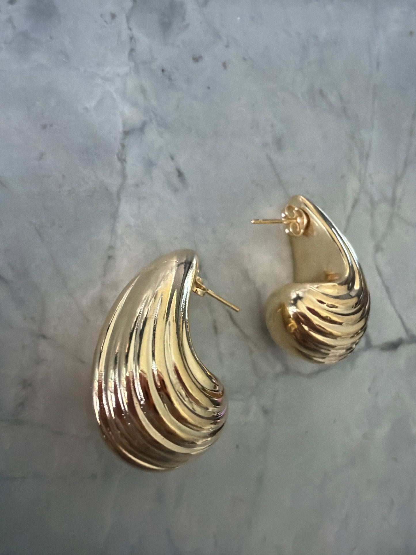 Amelia Ribbed Vintage Teardrop Statement Earrings – Lightweight MAFS SALE
