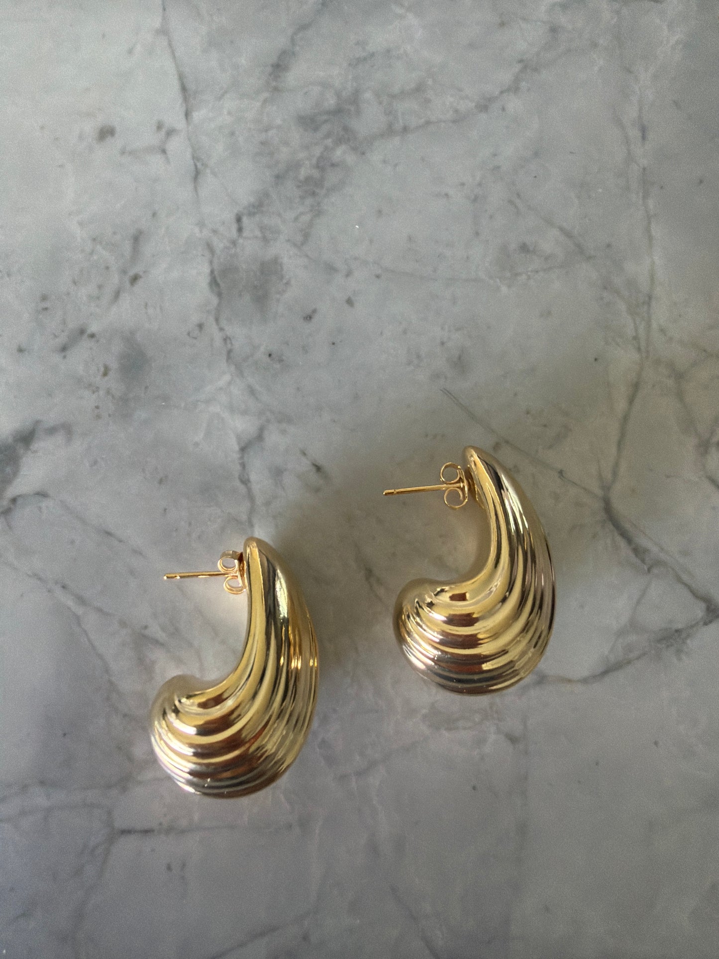 Amelia Ribbed Vintage Teardrop Statement Earrings – Lightweight MAFS SALE