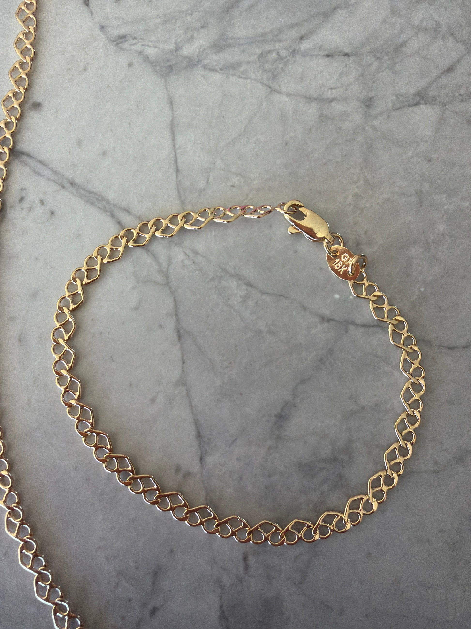 Jacqueline Lee Jewellery | Heart Pretzel Chain 18k gold-filled Bracelet